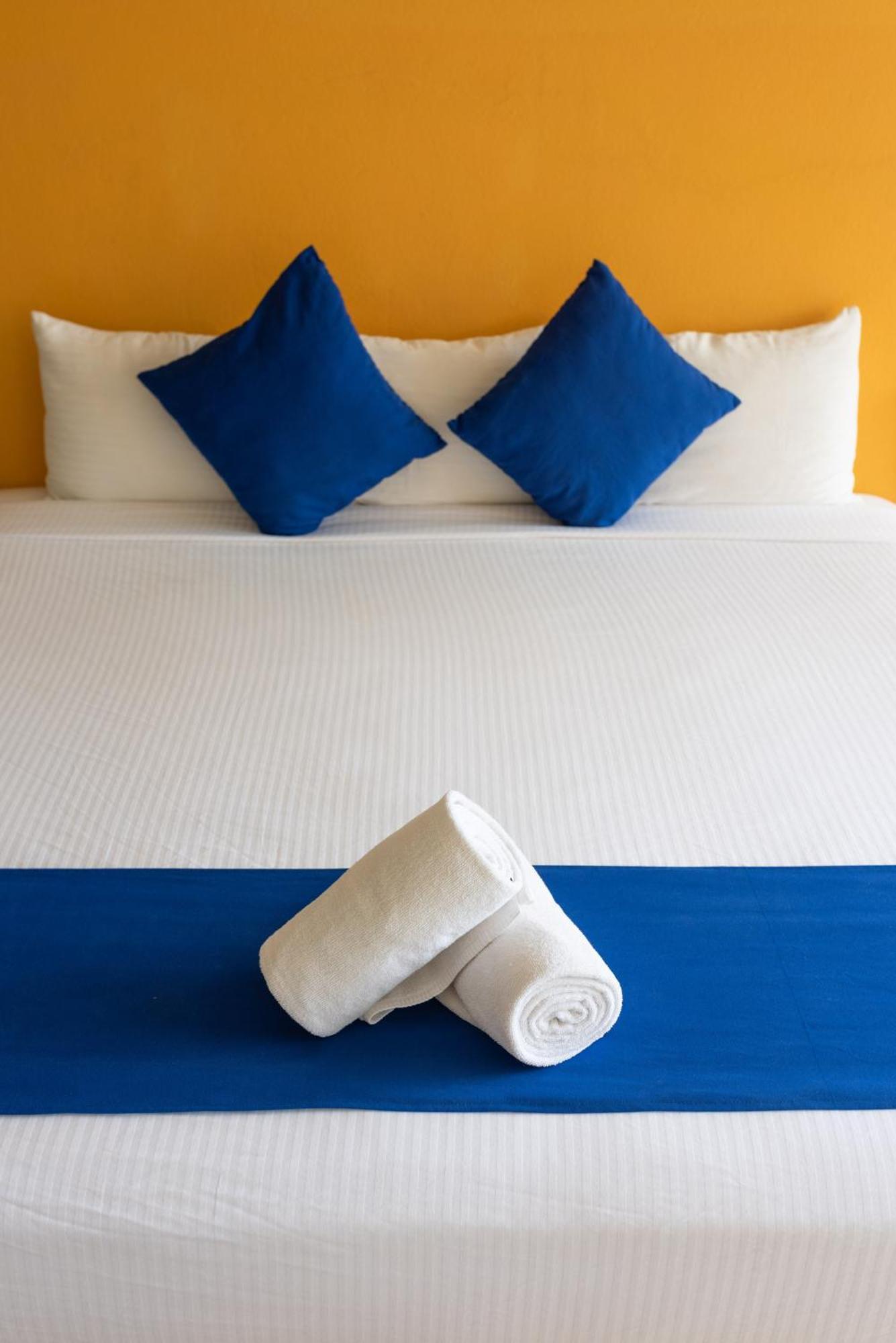Hotel Ixzi Plus Істапа Екстер'єр фото